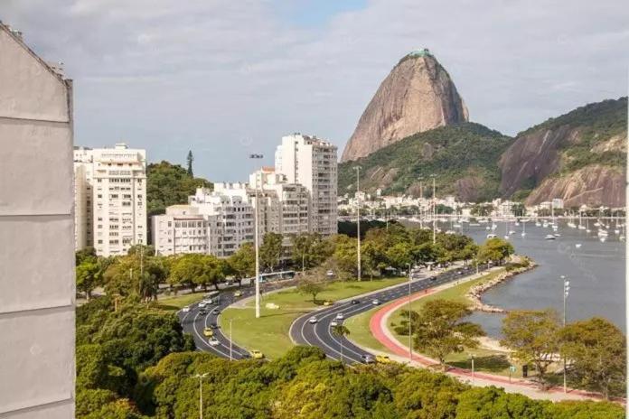 Acomodacao Apenas Mulheres Na Enseada De Botafogo A 5 Minutos Do Metro Habitación en casa particular